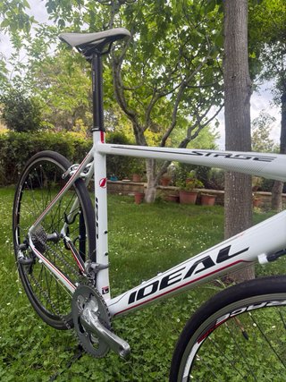 Bicicleta de carretera Ideal blanca