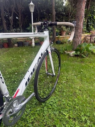 Bicicleta de carretera Ideal blanca