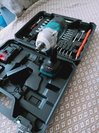 Makita Llave de Impacto ligera con maletín