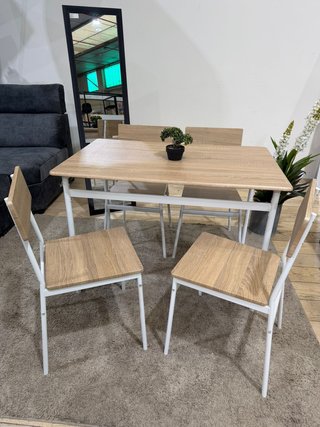 Mesa de comedor con 4 sillas