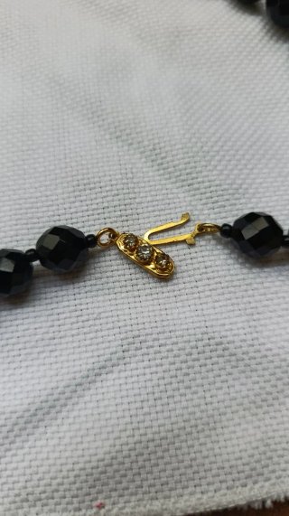 Collar negro cierre vintage dorado