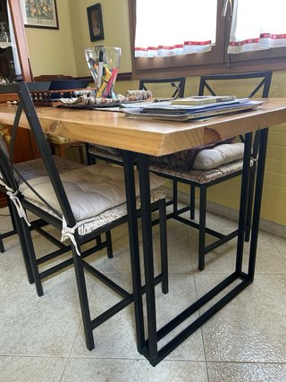 Mesa madera y hierro + 4 sillas