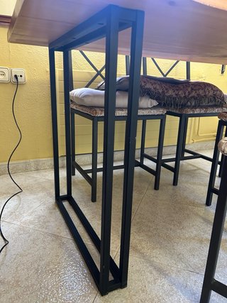 Mesa madera y hierro + 4 sillas