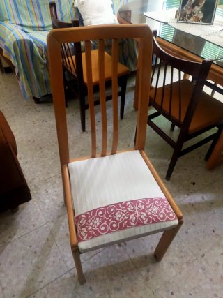 Mesa de comedor y 4 sillas