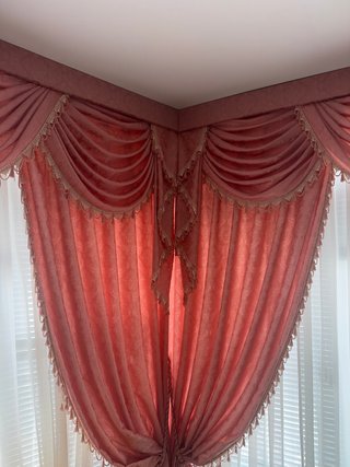 Cortinas vintage barrocas crema y rosas
