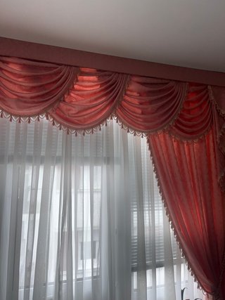 Cortinas vintage barrocas crema y rosas
