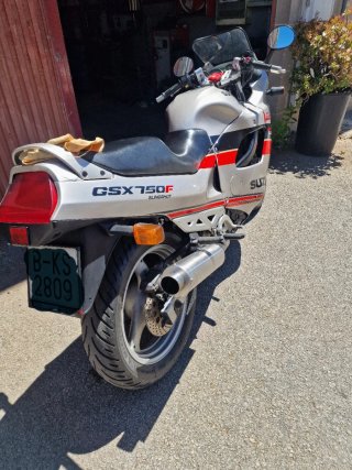 Suzuki GSX 750 F - Moto Deportiva