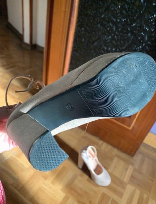 Zapatos de tacón beige