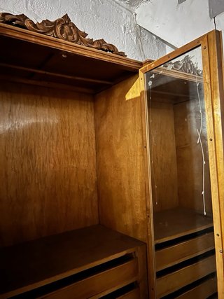 Armario antiguo de madera