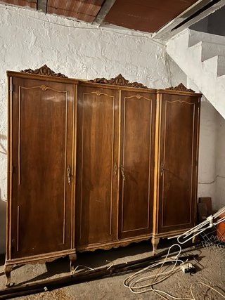 Armario antiguo de madera