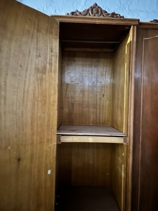 Armario antiguo de madera