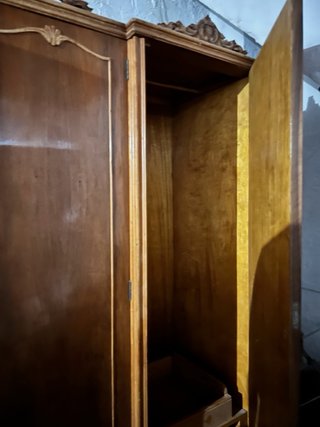 Armario antiguo de madera