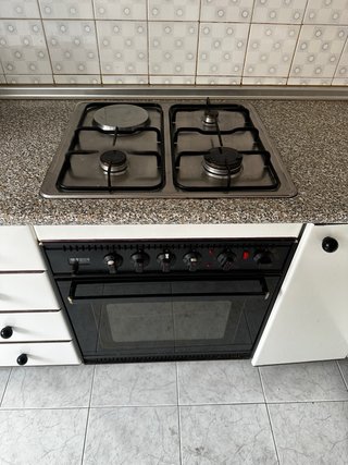 Cocina completa blanca y negra
