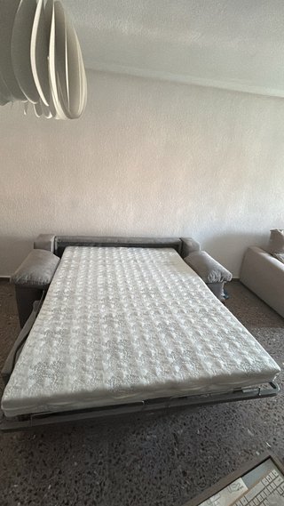 Sofá gris sin estrenar