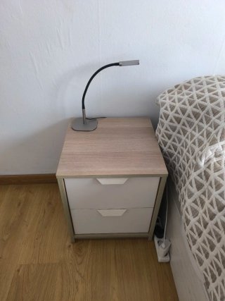 Mesita de noche madera y blanco