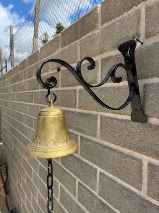 Campana antica bronzo con supporto ferro