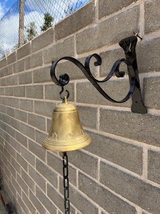 Campana antica bronzo con supporto ferro