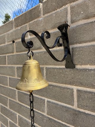 Campana antica bronzo con supporto ferro
