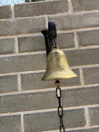 Campana antica bronzo con supporto ferro