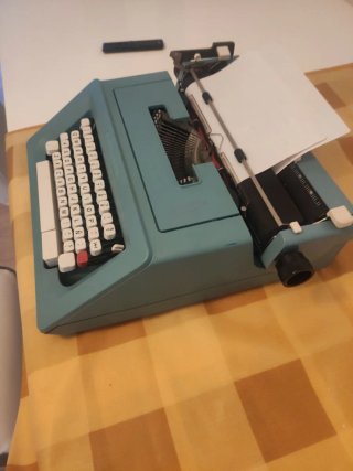 Máquina de escribir Olivetti  - Precio Negociable.