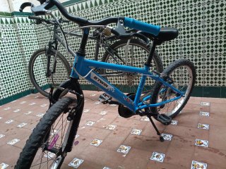 Bicicleta BTWIN azul aro 20.venta solo en mano.
