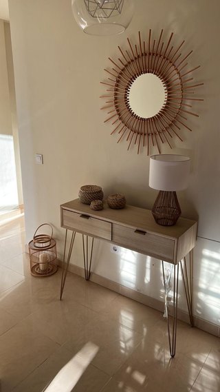 Mesa consola cajones patas doradas