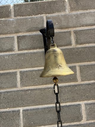 Campana antica bronzo con supporto ferro
