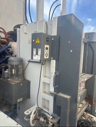 Prensa HSM V-Press 1160 para carton y plasticos.