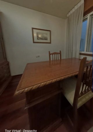 Mesa de despacho rústica de madera y 2 sillas