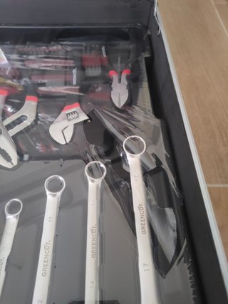 Maleta de herramientas con 819 piezas Greencut