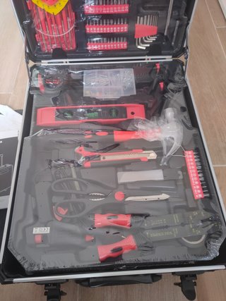 Maleta de herramientas con 819 piezas Greencut