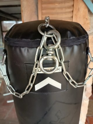 Saco de boxeo negro