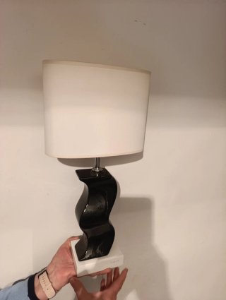 Lámpara de mesa elegante negra y blanca