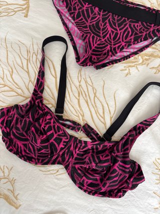 Bikini estampado hojas rosa y negro