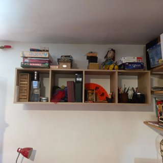 Estantería de pared de madera