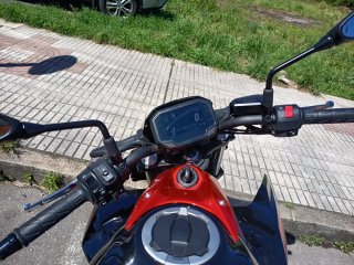 Kawasaki Z650 Naked Negra y Roja