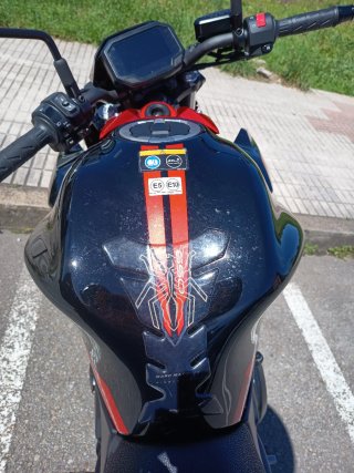 Kawasaki Z650 Naked Negra y Roja