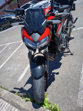 Kawasaki Z650 Naked Negra y Roja