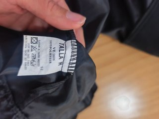 Vestido de fiesta negro con lunares blancos
