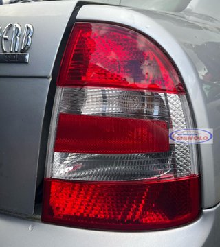 PILOTO TRASERO DERECHO SKODA SUPERB (3U4)