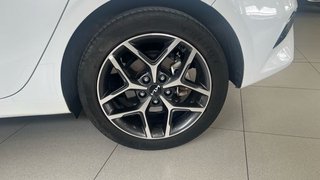 Kia Ceed 1.6 MHEV TECH 136 5P