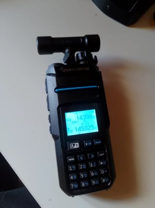 WALKIE CON CB 27 EN TX Y RX UHF, VHF U HF