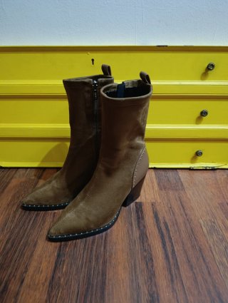 Botines de ante marrones