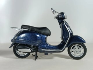 Moto Vespa  de Maisto 1/43 serie 1725