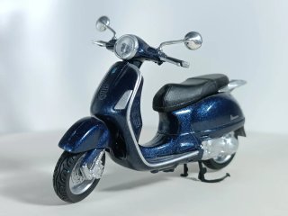 Moto Vespa  de Maisto 1/43 serie 1725