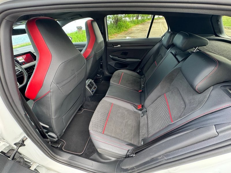 Volkswagen Golf 2022, foto 22