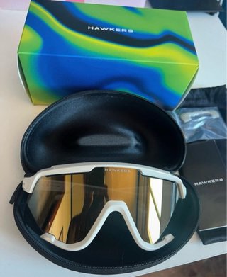 Gafas de sol Hawkers doradas y blancas