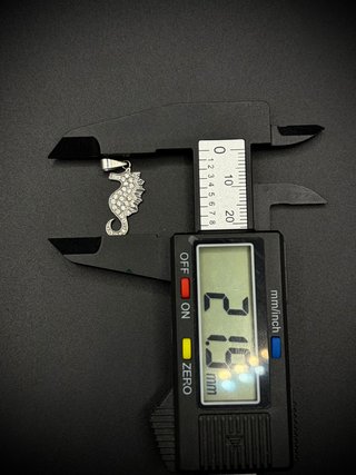 COLGANTE ORO BLANCO CABALLITO DE MAR 18K 1.18GR