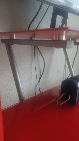 Escritorio mesa de cristal rojo y metal oficina