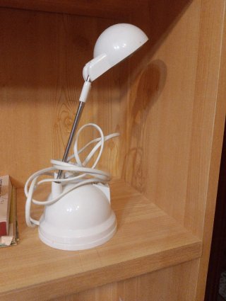 Lámpara de escritorio blanca